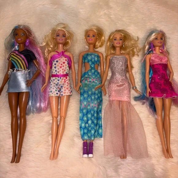 Barbie’s bundle - Picture 1 of 2